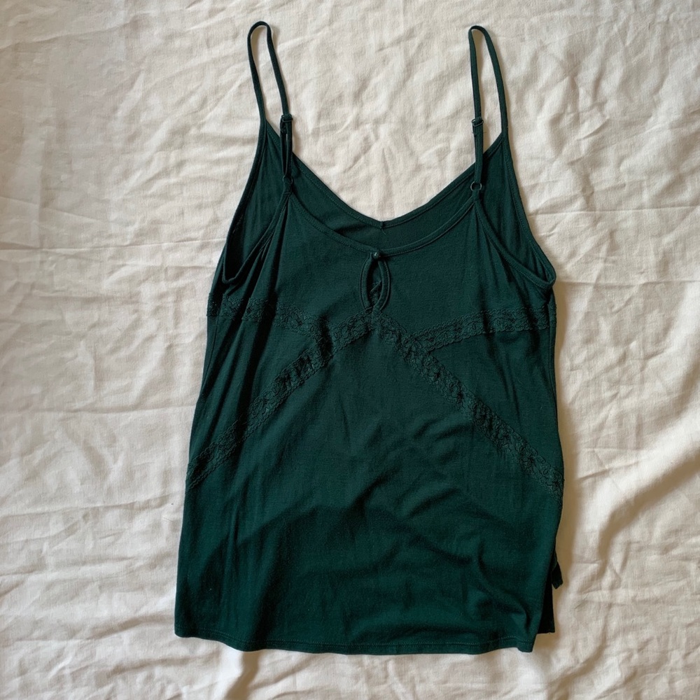 Cute & Simple Tank Top - Picture 3 of 4